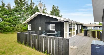 "Franzisca" - 600m from the sea by Interhome