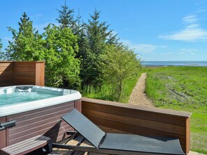 Tina de hidromasaje al aire libre