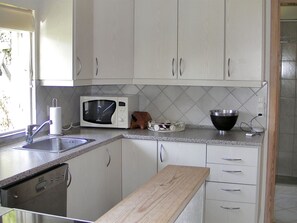 Kühlschrank, Mikrowelle, Ofen, Geschirrspüler