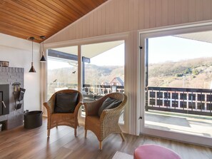 Televisie en een open haard