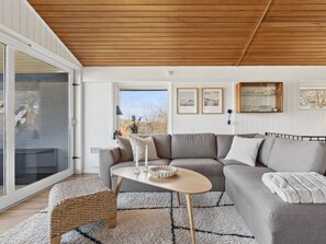 TV, fireplace - "Takenya" - 400m from the sea by Interhome (Allinge)