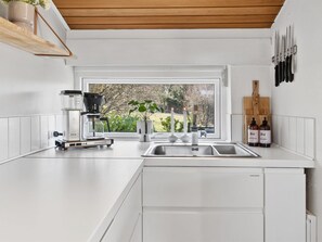 Fridge, microwave, oven, dishwasher - "Takenya" - 400m from the sea by Interhome (Allinge)