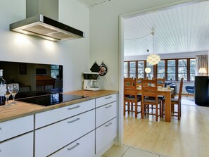 Réfrigérateur, micro-ondes, lave-vaisselle