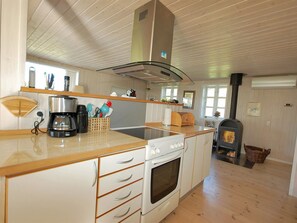 Fridge, microwave, dishwasher, cookware/dishes/utensils