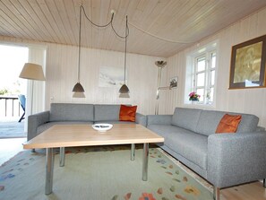 TV, fireplace, DVD player