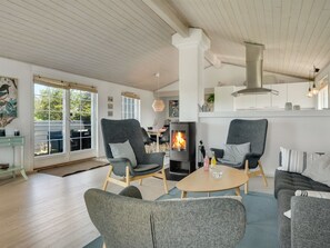 Fernseher, Kamin, DVD-Player