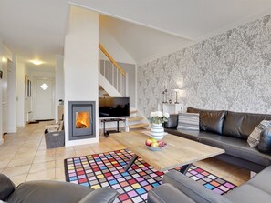 TV, fireplace, DVD player
