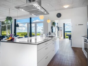 Fridge, microwave, dishwasher, cookware/dishes/utensils