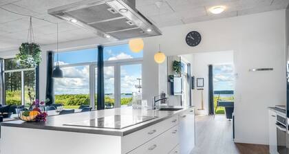 "Eloise" - 50m to the fjord by Interhome