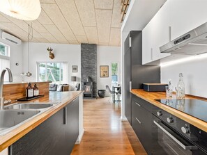 Kühlschrank, Mikrowelle, Ofen, Geschirrspüler