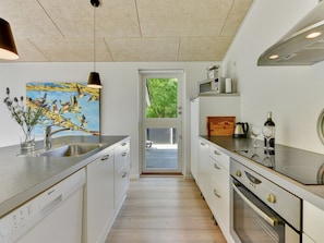Fridge, microwave, dishwasher, cookware/dishes/utensils