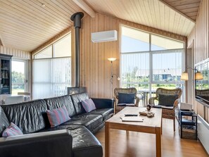 TV, fireplace - "Oskarvine" - 900m from the sea by Interhome (Løkken)