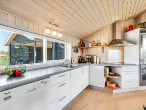 Fridge, microwave, dishwasher, cookware/dishes/utensils - "Oskarvine" - 900m from the sea by Interhome (Løkken)