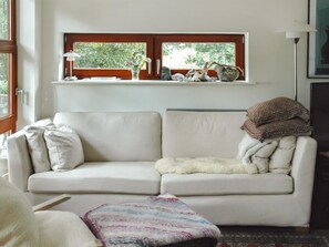 Een televisie en een dvd-speler