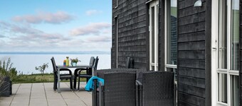 "Lyly" - 100m from the sea by Interhome