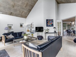 Televisio, takka, DVD-soitin