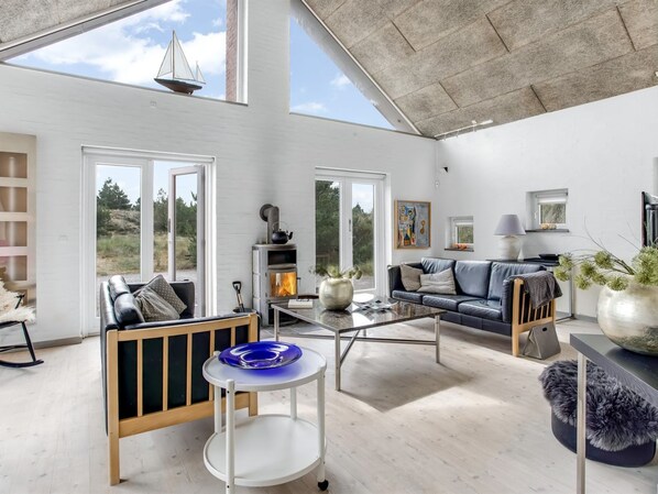 Televisio, takka, DVD-soitin