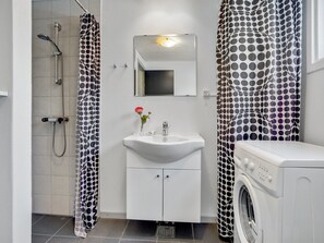Bathroom - "Agneta" - 750m from the sea by Interhome (Hadsund)