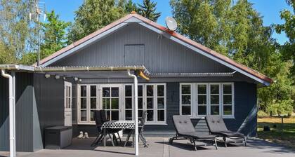 "Agneta" - 750m from the sea by Interhome