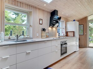 Fridge, microwave, dishwasher, cookware/dishes/utensils