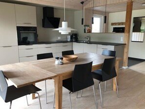 Fridge, dishwasher, cookware/dishes/utensils