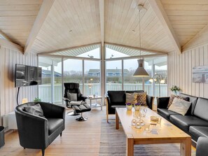 TV, fireplace, DVD player