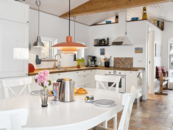Fridge, microwave, dishwasher, cookware/dishes/utensils