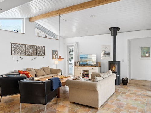 "Jouni" - 500m from the sea by Interhome