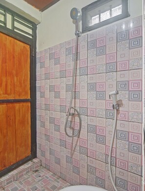 Standard Double Room | Bathroom | Shower