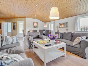 TV, fireplace - "Kia" - 80m from the sea by Interhome (Gedser)