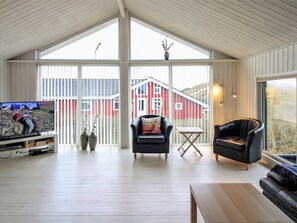 Televisión y chimenea 