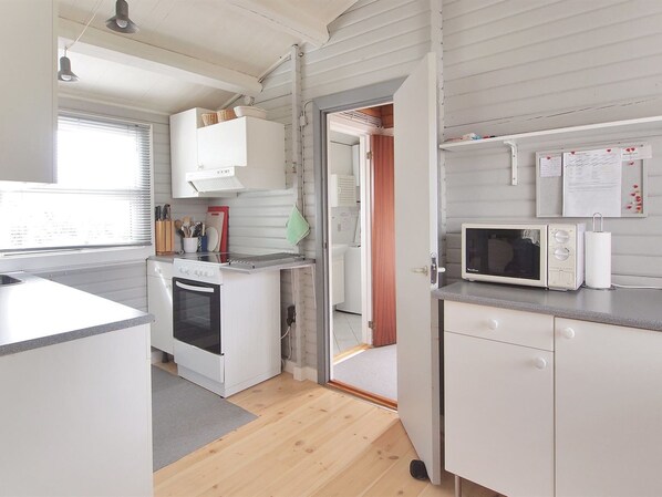 Fridge, microwave, dishwasher, cookware/dishes/utensils