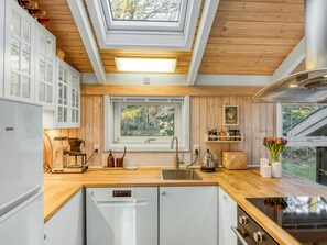 Kjøleskap, mikrobølgeovn, ovn og oppvaskmaskin