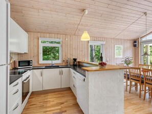 Fridge, microwave, dishwasher, cookware/dishes/utensils