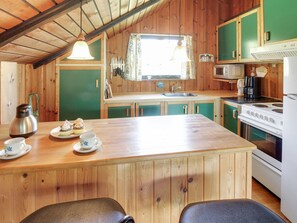 Kühlschrank, Mikrowelle, Ofen, Hochstuhl