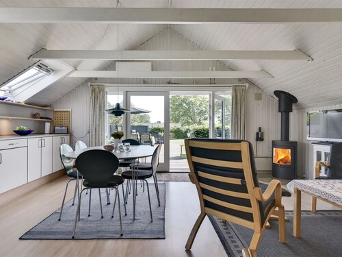 "Herbert" - 1km from the sea by Interhome