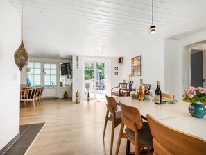 Dining - "Taralyn" - 1.3km from the sea by Interhome (Væggerløse)