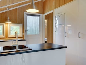 Kühlschrank, Ofen, Geschirrspüler, Hochstuhl