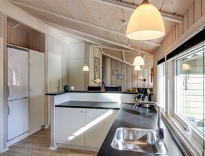 Jääkaappi, mikroaaltouuni, astianpesukone