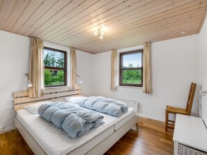5 bedrooms, WiFi