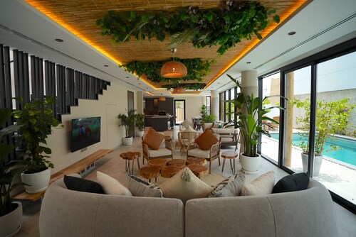 Spacious luxurious villa with private pool in the heart of Dubai