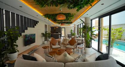 Spacious luxurious villa with private pool in the heart of Dubai