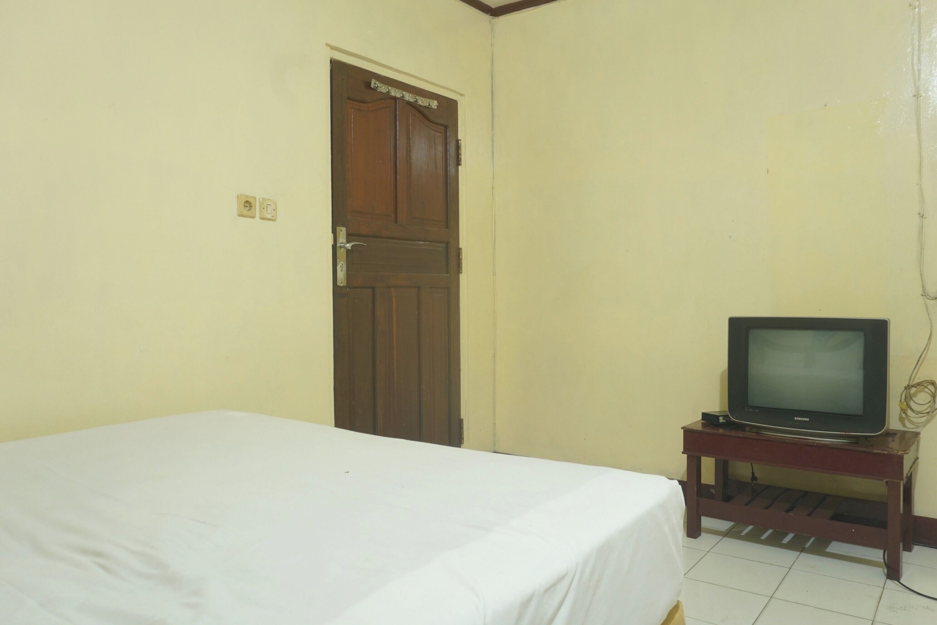 double room | desk, laptop workspace, free wifi, bed sheets