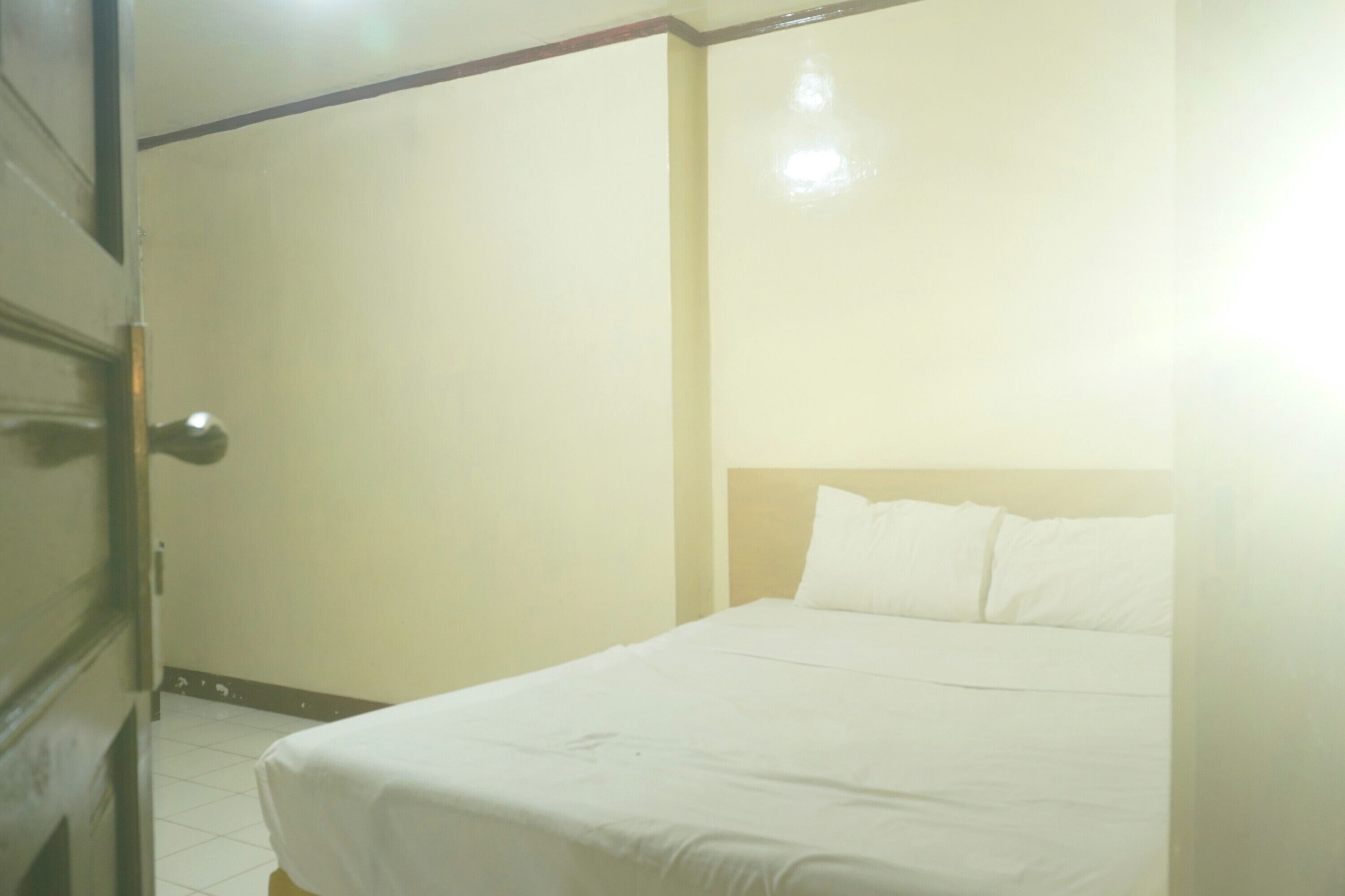 double room | desk, laptop workspace, free wifi, bed sheets