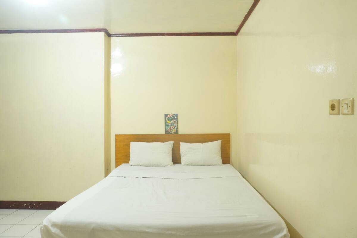 double room | desk, laptop workspace, free wifi, bed sheets