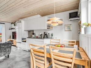 Fridge, microwave, dishwasher, cookware/dishes/utensils