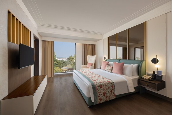 Minibar, desk, laptop workspace, soundproofing