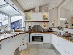 Fridge, microwave, dishwasher, cookware/dishes/utensils