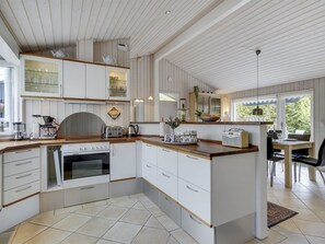 Fridge, microwave, dishwasher, cookware/dishes/utensils