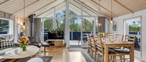 屋外ダイニングエリア